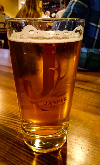 Bonne bière bien fraîche au Jasper Brewing Company à Jasper au Canada