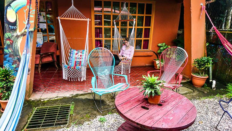 Terrasse commune du Hammock House à Santa Elena au Costa Rica