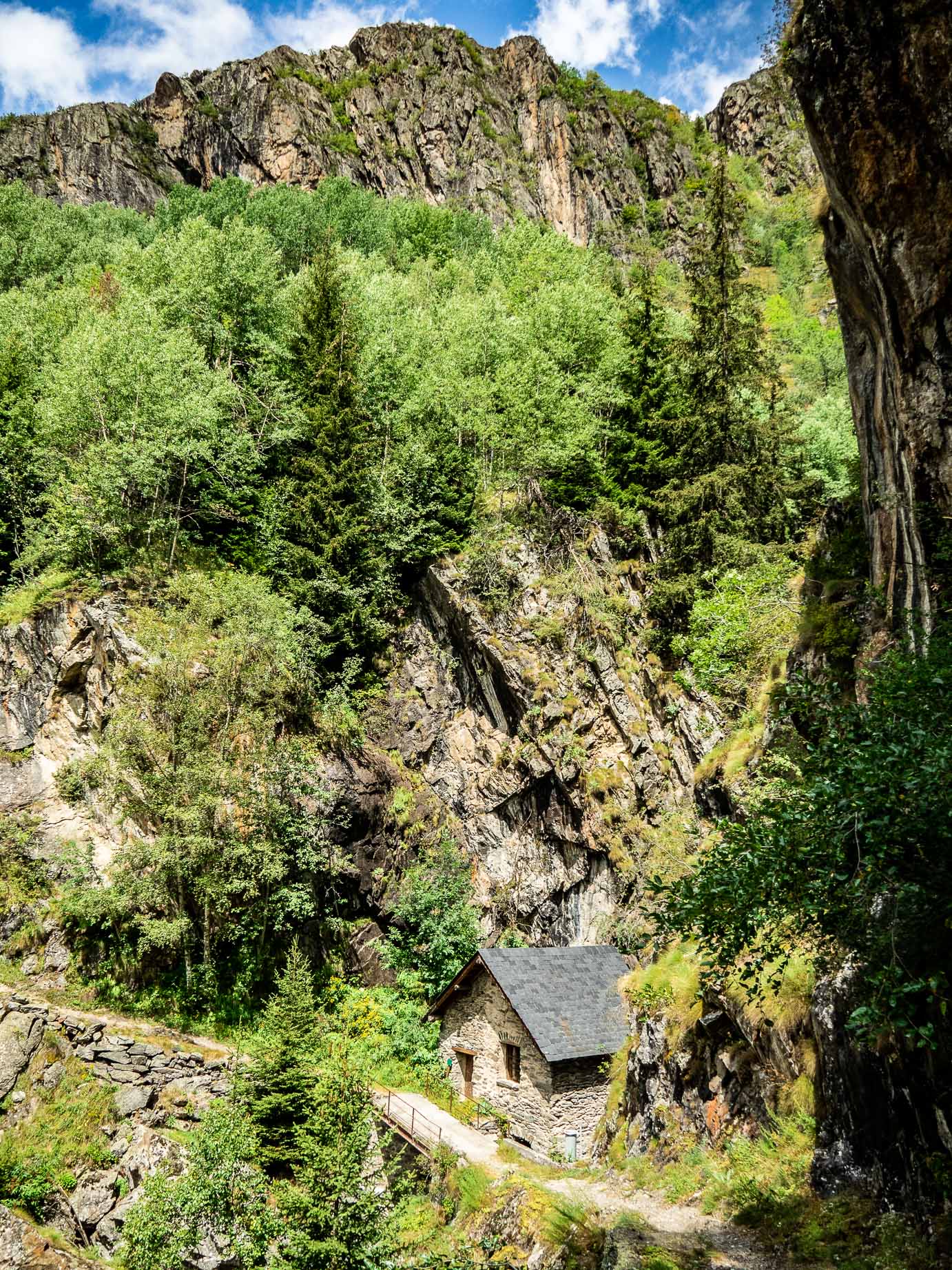 La vallée du Vénéon dans le parc national des Ecrins dans les Alpes en France